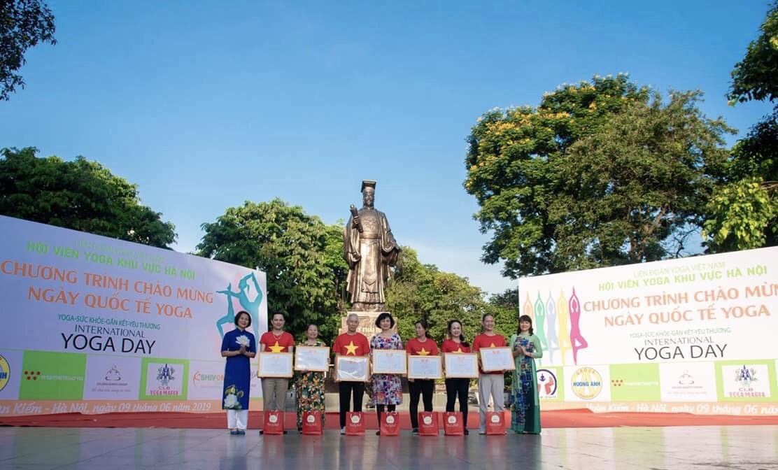 Yogi Hà Nội tưng bừng chào mừng Ngày Quốc tế Yoga 2019